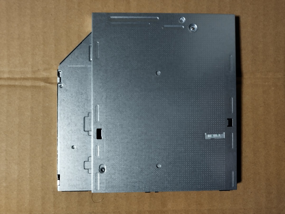 日立LG 9.5mm厚 SATA接続 内蔵型 ウルトラスリム DVDスーパーマルチドライブ GUD1N ベゼル無し_画像2