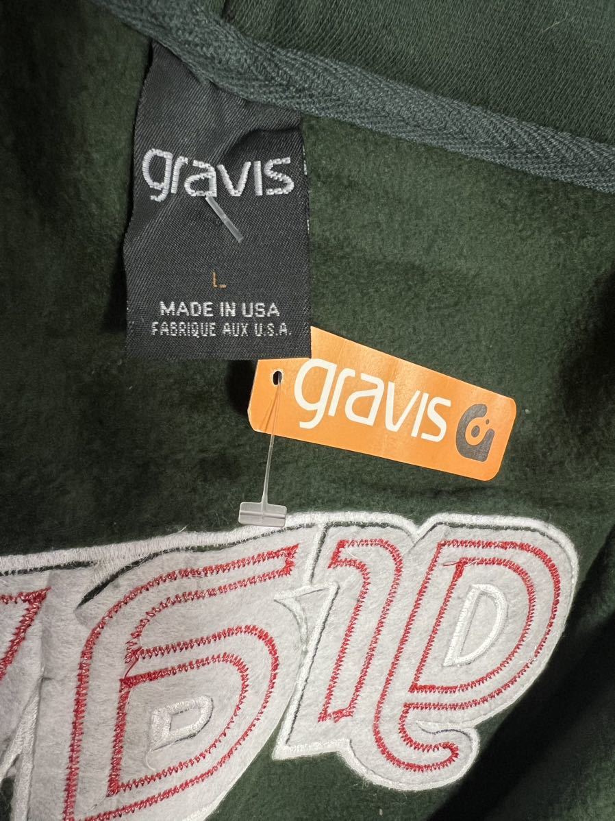 gravis刺繍入りフード付きジップパーカー made in USA新品未使用　ジップアップ スウェット 色濃い緑　米国サイズ記号Ｌ_画像6