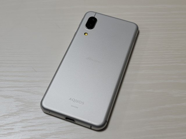 　★【35999WM】 完動品 docomo SH-02M SHARP AQUOS sense3 シルバーホワイト SIMロック解除済 1円！1スタ！_画像2