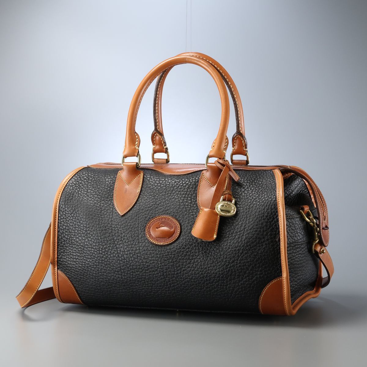 MF4410▽USA製*ドゥーニー＆バーク DOONEY & BOURKE*南京錠・ショルダー付き レザーハンドバッグ*ボストンバッグ*2WAY*ブラック×ブラウン_画像1