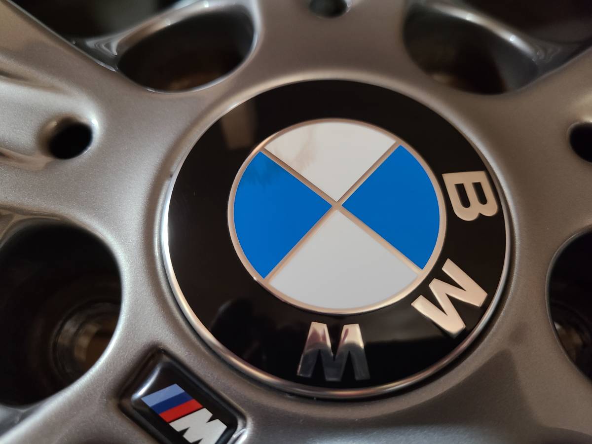 BMW M235i F22 純正アルミホイール_センターキャップにシミあり