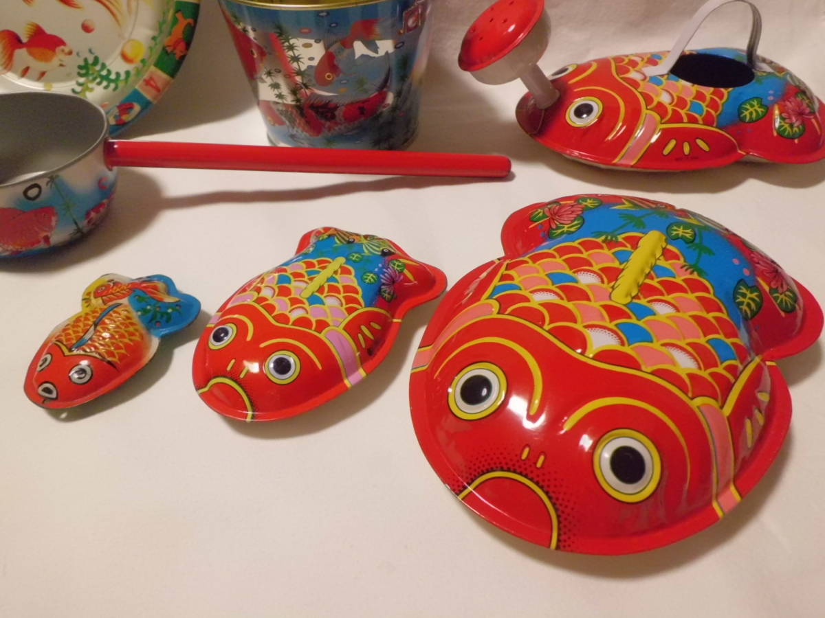  tin plate. toy goldfish 8 point set 