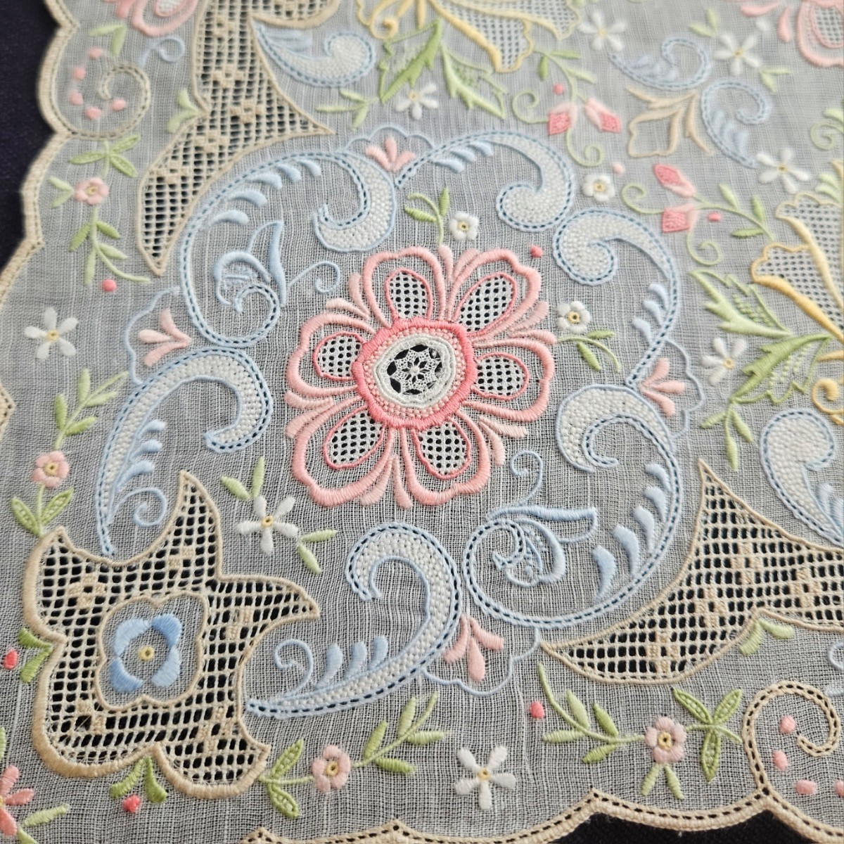 汕頭　ハンカチ　カラー　中国伝統工芸品　手刺繍　スワトウ　11141