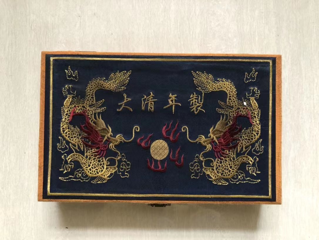 中国古画 珍品旧蔵 めったにない 重な古代絹の表装 大清年制 絵本、刺繍ボックス密封コレクション 国画 骨董品 古置物 中国古美術 時代物 _画像1