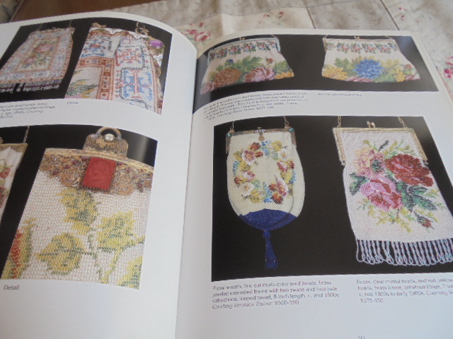 洋書アンティークビーズバッグコレクション　Beads on Bags 1880S to 2000　とても美しい写真集です　ビーズ刺繍　工芸_画像3