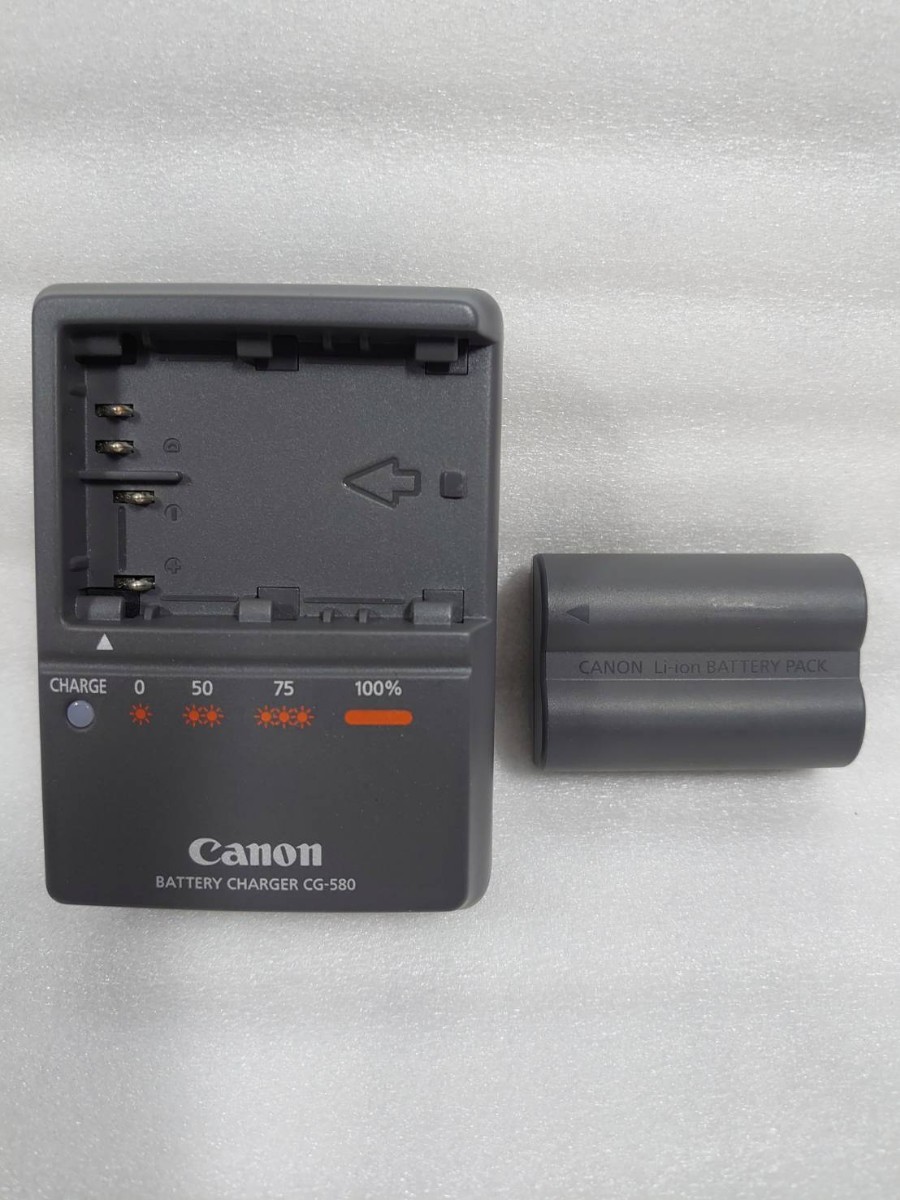 CANON デジタル一眼カメラ EOS 5D 動作未確認 ジャンク 取説、充電器付き_画像9