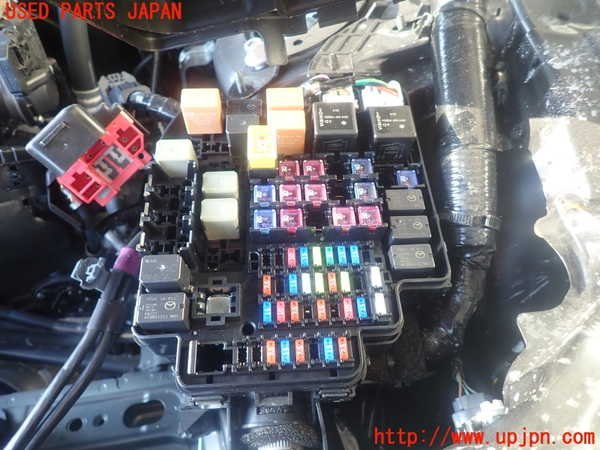 2UPJ-96756741]ロードスター(ND5RC)ヒューズボックス1 中古_画像2