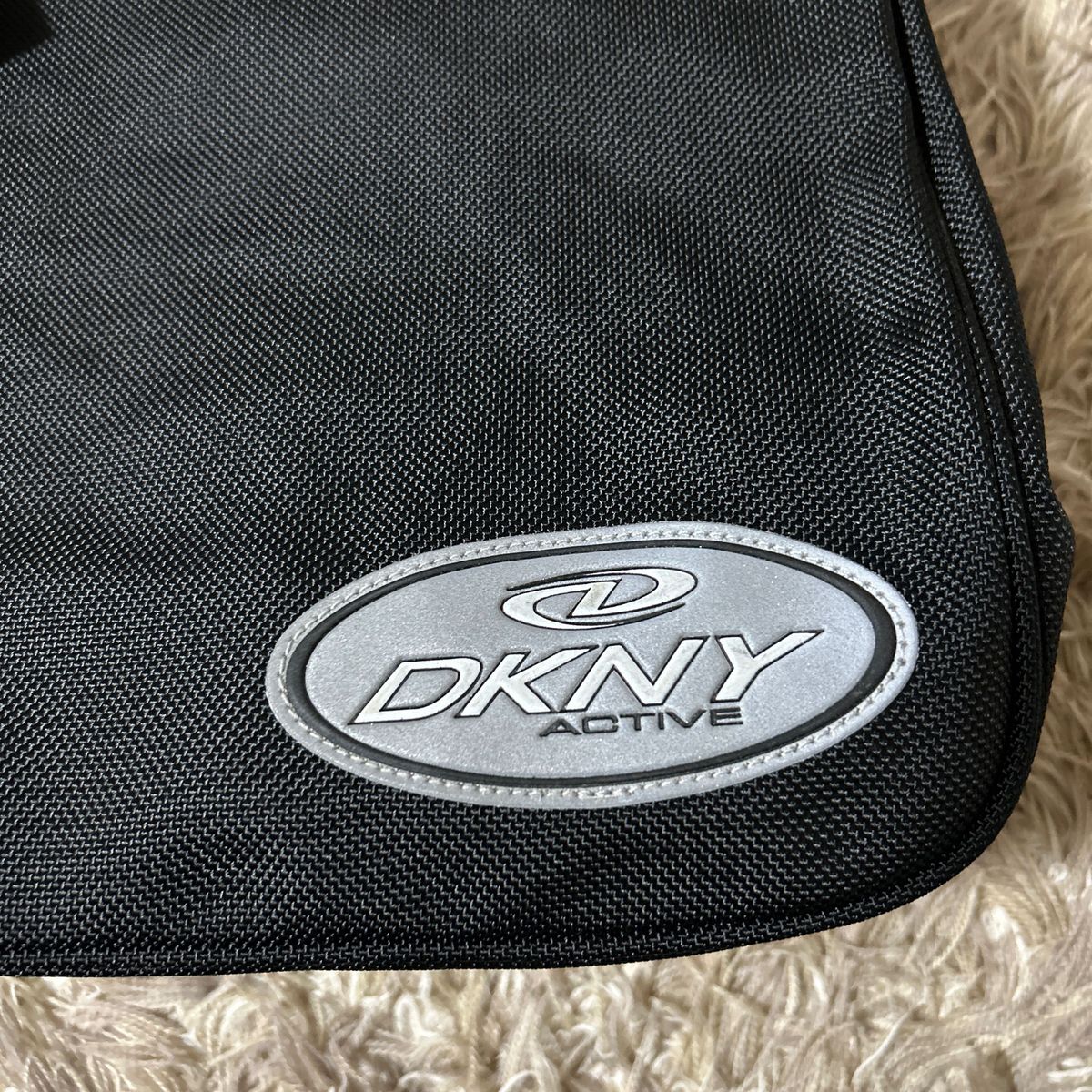 【DKNY】ダナキャランニューヨーク　ショルダーバッグ