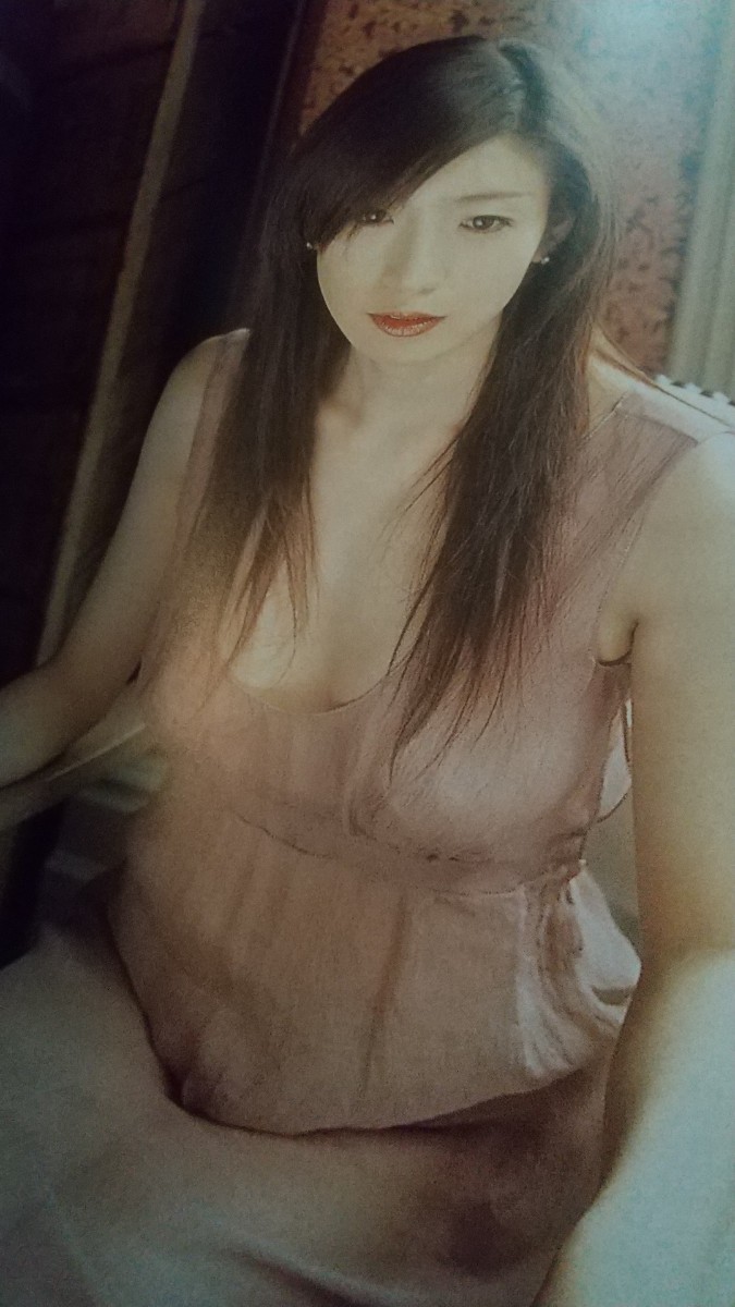 中島史恵、初版写真集です。クビレ。腰。DVD無。手ブラ。ウエスト。人妻。_画像6