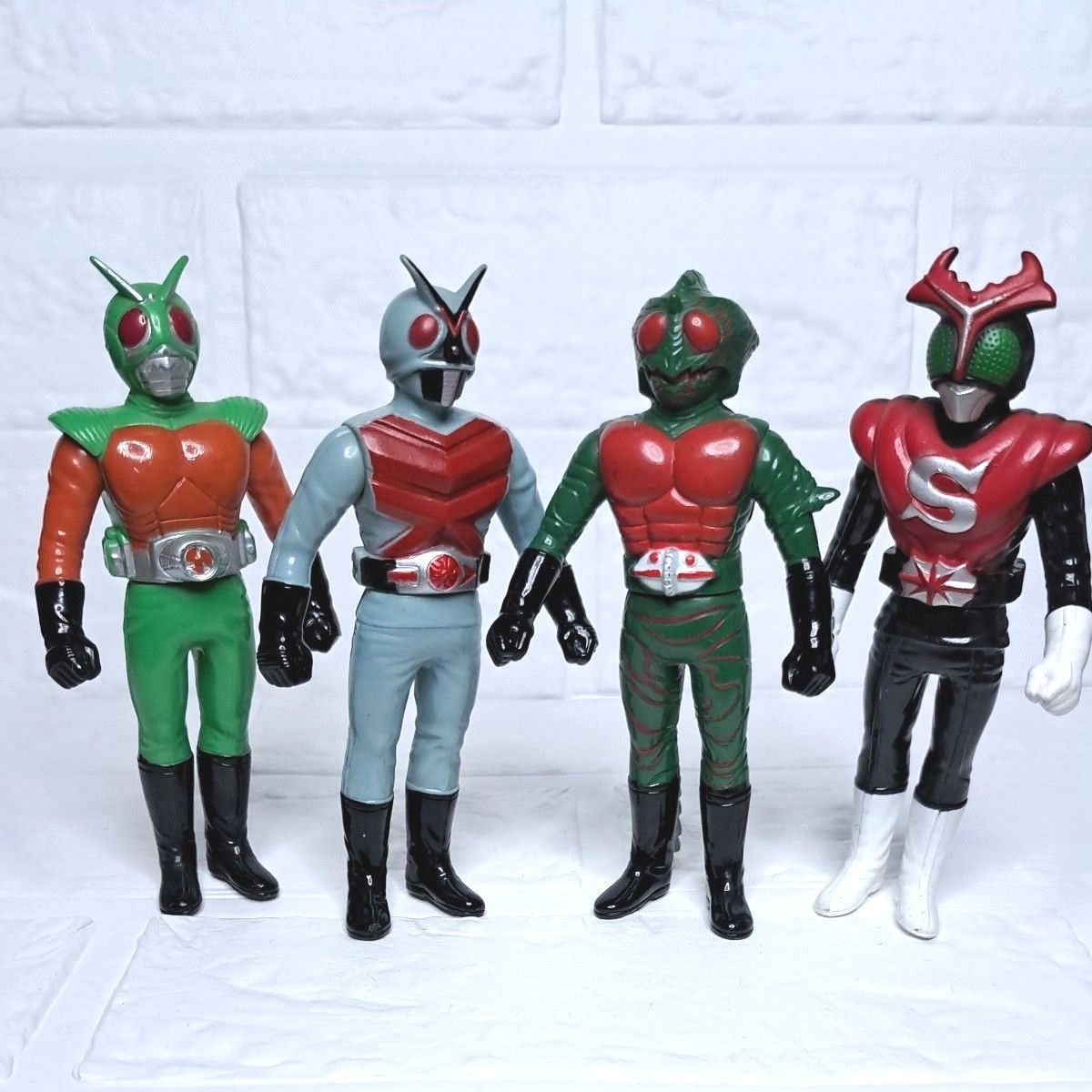 昭和 歴代 仮面ライダー 勢ぞろい 東映 日本製ソフビ 12 体 昭和 歴代 仮面ライダー 勢ぞろい 東映 日本製ソフビ 12 体