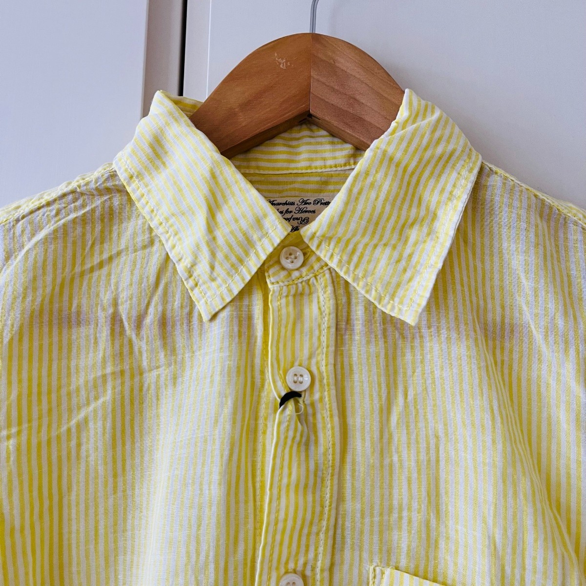 F8768cL タグ付き未使用品 RNA アールエヌエー サイズM 長袖シャツ ストライプシャツ イエロー×ホワイト レディース 麻混 スマイル刺繍の画像3