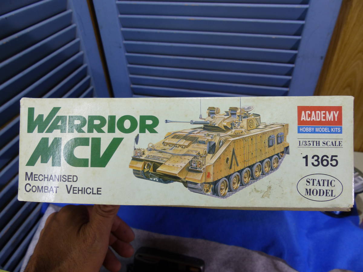 未組み立て　1/35 WARRIOR MCV STATIC MODEL　ACADEMY アカデミー 1365 _画像3