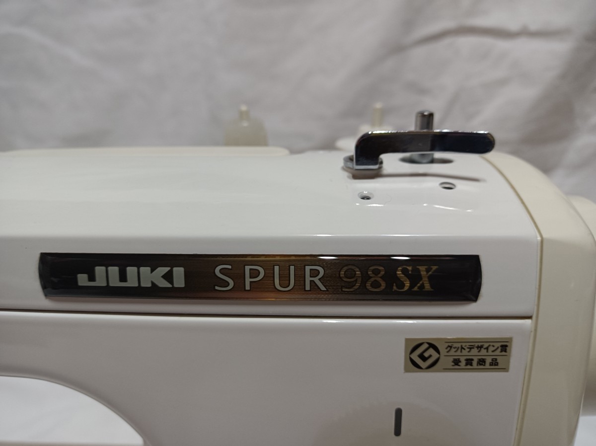 ★JUKI ジューキ SPUR98 SX 職業用ミシン、フットペダル付き。自動糸切り機能、針位置ボタン。_画像2