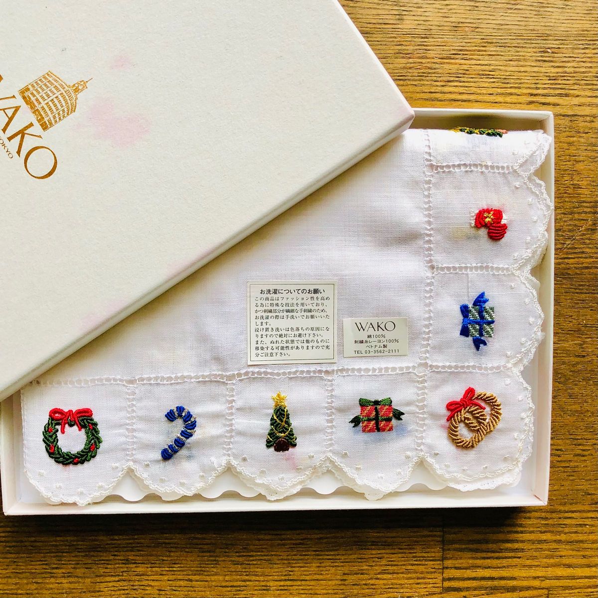 銀座和光 ヴィンテージ 手刺繍ハンカチ クリスマスモチーフ 銀座和光 ヴィンテージ 手刺繍ハンカチ クリスマスモチーフ