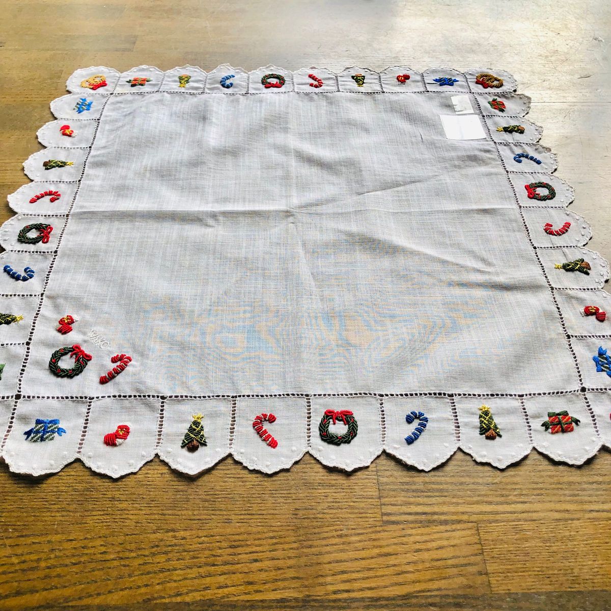 銀座和光 ヴィンテージ 手刺繍ハンカチ クリスマスモチーフ 銀座和光 ヴィンテージ 手刺繍ハンカチ クリスマスモチーフ