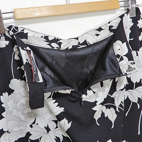 #apc レオナール LEONARD スカート ひざ丈 花柄 大きいサイズ 44 黒系 白 グレー レディース [835062]_画像4