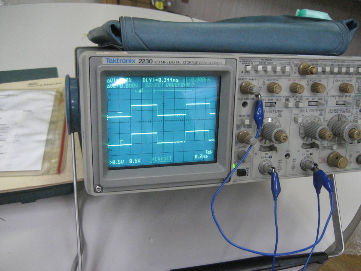 Tektronix 2230 100MHz STOREで波形出るも NON STOREでは出ない？ジャンク品として出品_カバーとマニュアルあります。