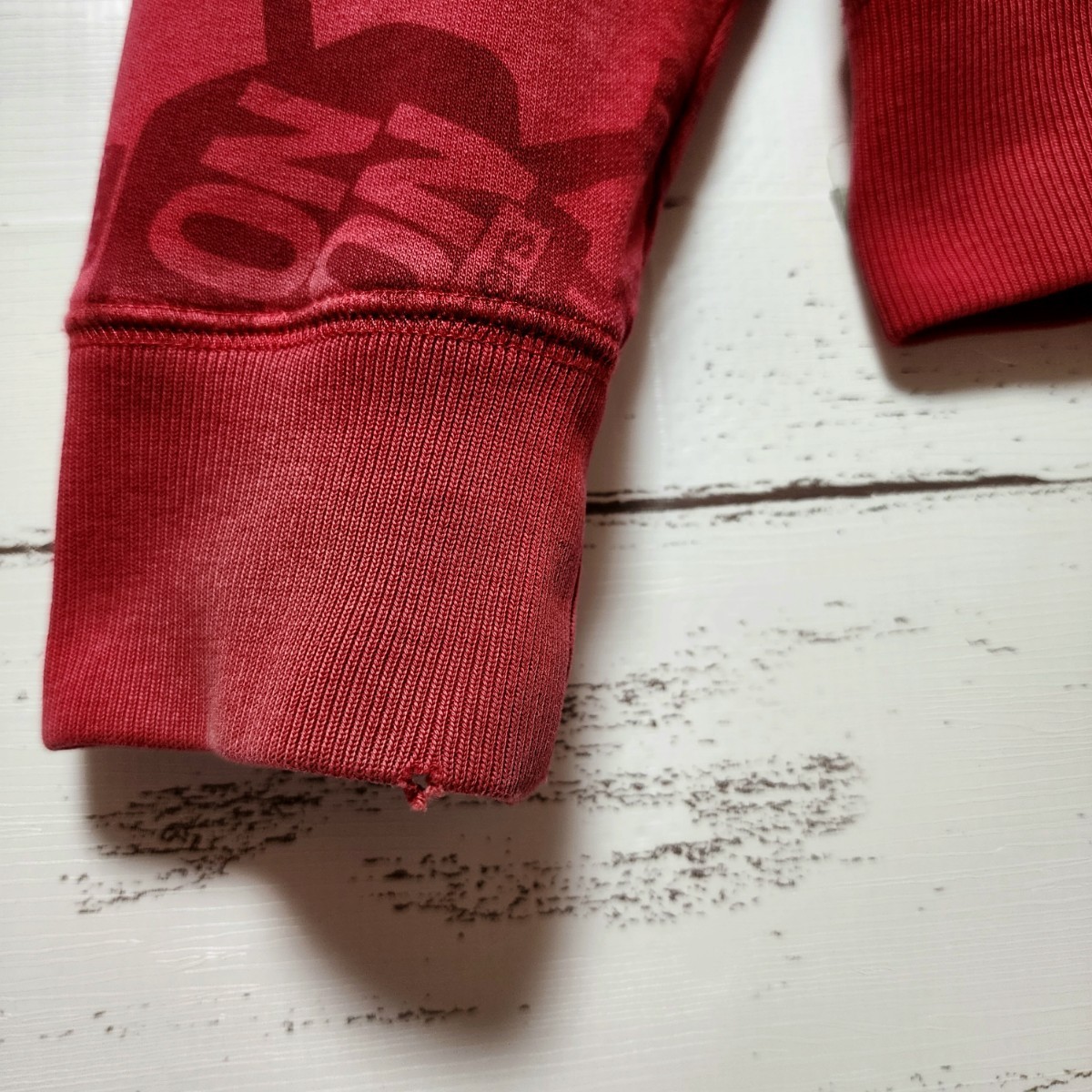 希少》STUSSY ステューシー パーカー 総柄 レッド スカル SS 希少》STUSSY ステューシー パーカー 総柄 レッド スカル SS