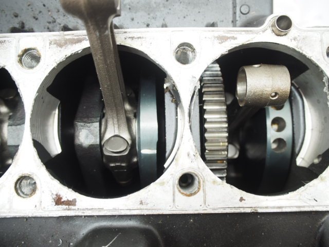 GPZ900RニンジャNINJAエンジンの腰下 クランクケース クランクシャフトZX900A ZX900AE_画像4