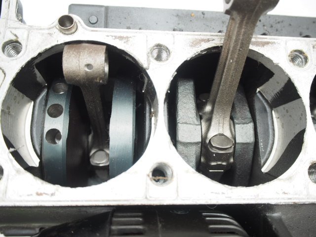 GPZ900RニンジャNINJAエンジンの腰下 クランクケース クランクシャフトZX900A ZX900AE_画像3