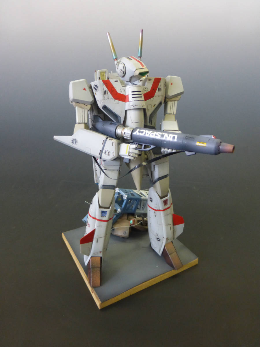 ハセガワ 1/72 VF-J　バトロイド　バルキリー　一条機　TV版　塗装済　完成品_画像5