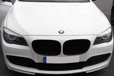 人気 BMW Fシリーズ汎用 黒銀カーボン82mm ボンネットエンブレム/ボンネットバッチ/ブラックカーボン/F22/F24/F25/F26/F30/F31/F32/F33/F34_画像9
