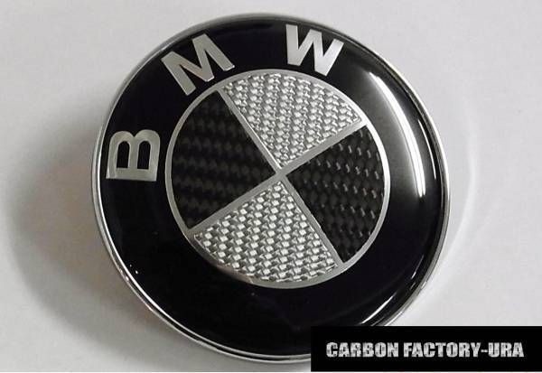 人気 BMW Fシリーズ汎用 黒銀カーボン82mm ボンネットエンブレム/ボンネットバッチ/ブラックカーボン/F22/F24/F25/F26/F30/F31/F32/F33/F34_画像1