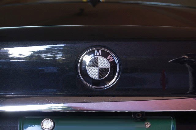 BMW Fシリーズ汎用タイプ黒銀カーボン82mmボンネットエンブレム/ボンネットバッチ/ブラックカーボ/F36/F45/F80/F82/F83/F87/G30/G31/G02/M4_画像5