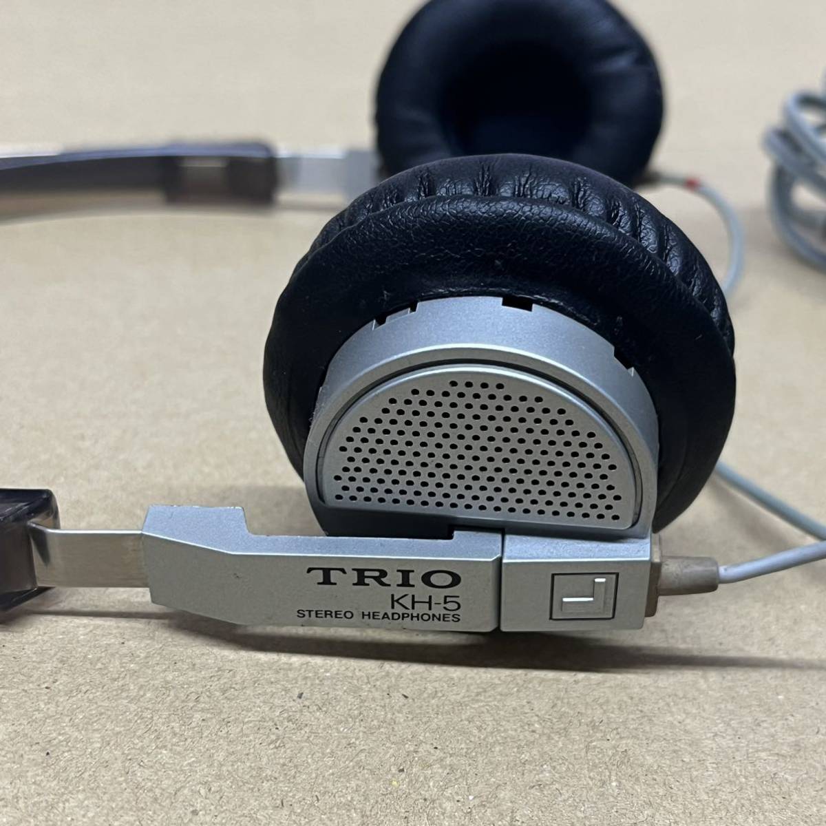 希少 トリオ TRIO KH-5 ステレオ ヘッドホン STEREO HEADPHONES パッドほぼ新品 音出し ok / 春日無線 ケンウッド KENWOOD _画像2