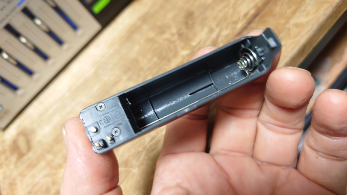 Panasonic カセットプレーヤー　RQ-S70 単3電池ケース付　ジャンク_画像9