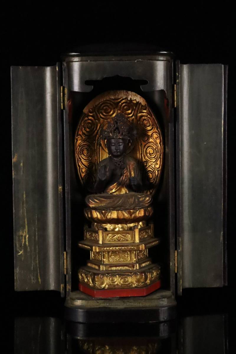 時代仏教美術 木彫金彩 観音菩薩座像 34㎝ 極上細密彫刻 黒漆塗時代厨子 寺院収蔵品[51133o]_画像3
