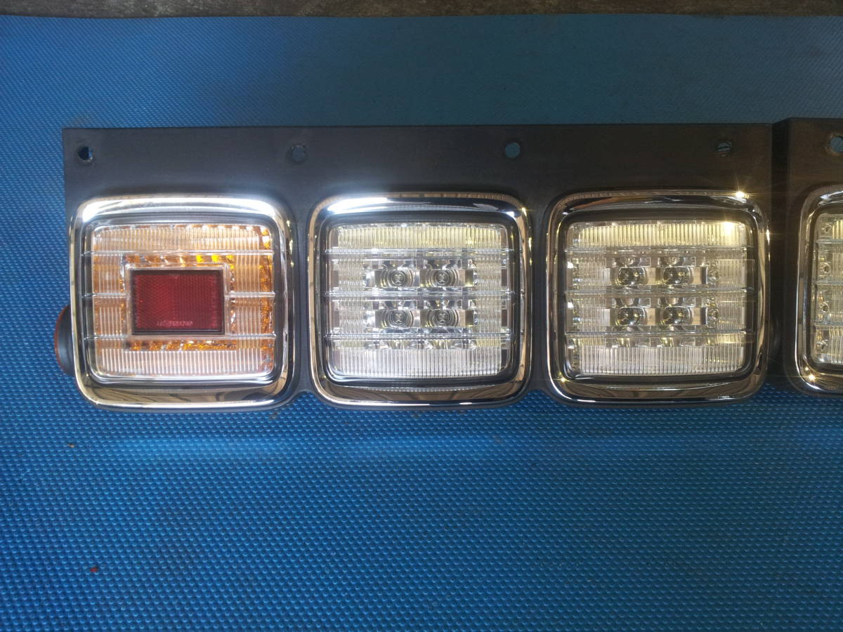 ICL デコトラ  メッキ LED 角型3連テールランプ 左右セット R5-11-14の画像4