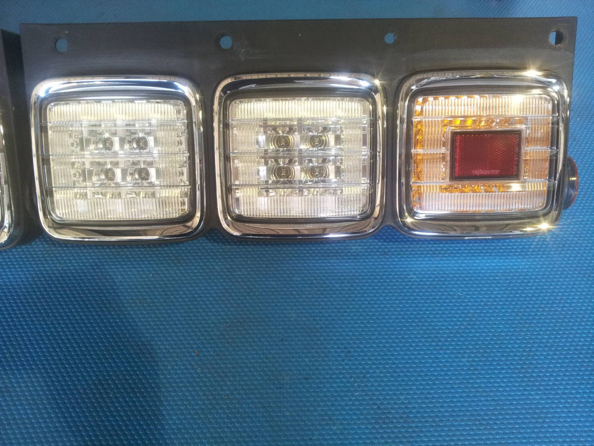 ICL デコトラ  メッキ LED 角型3連テールランプ 左右セット R5-11-14の画像5