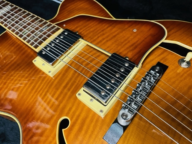 超目玉特価品！！★Ibanez AF85-VLS！！★鮮やかなフレイムトップフルアコ！！★ギグソフトケース付限定1本入荷！！_画像2