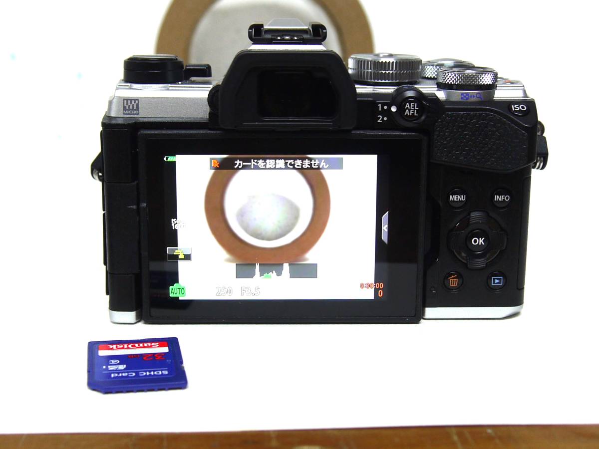 新品同様 OLYMPUS OM SYSTEM OM-5 ミラーレス Digital Camera + 14-42mm F4.0 1:3.5-5.6 　送料無料_画像3