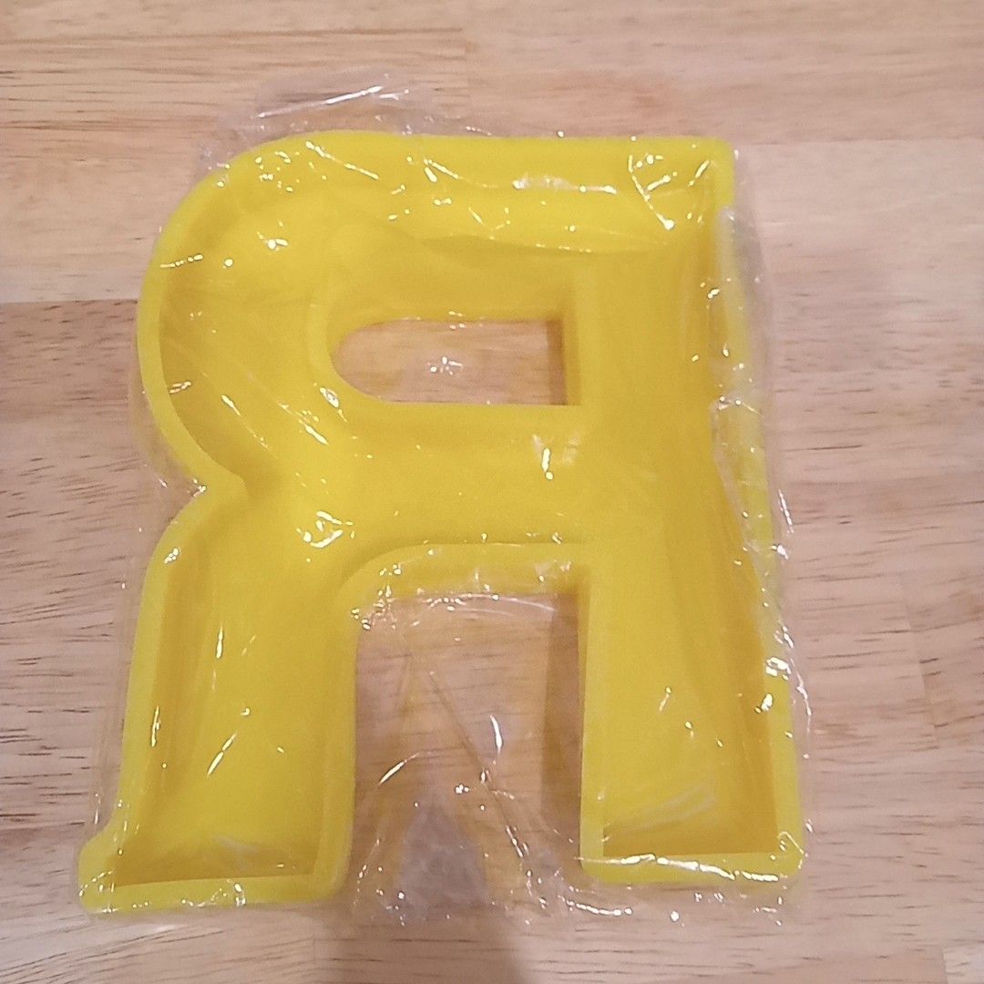 樹脂文字モデル シリコン製   アルファベット R 15cm