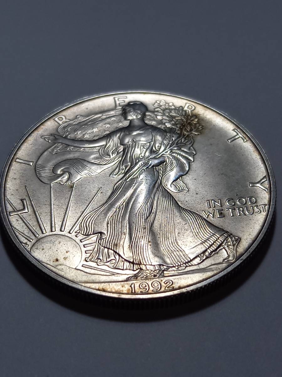 銀貨 １ドル アメリカ ウォーキングリバティ イーグル １トロイオンス 正式「31.1035ｇ」 本物 実測量目約31.44ｇ ONEDOLLER 1992'_画像1