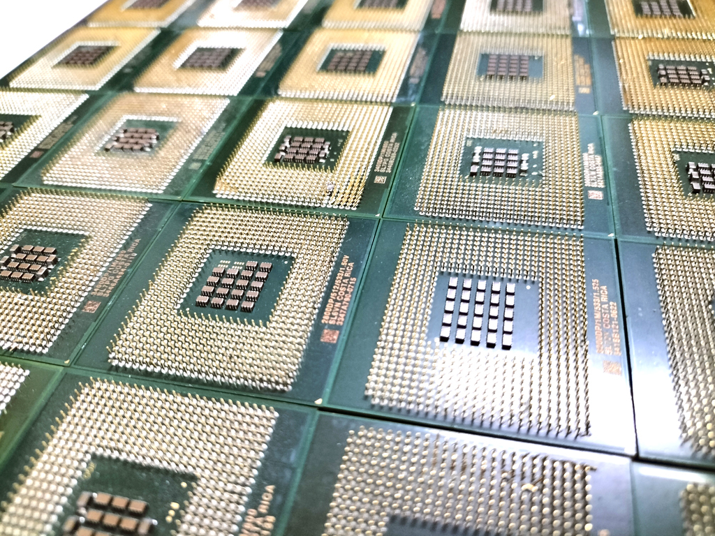 Intel Xeon 2.4GHzから3.4GHz 色々25個セット 544g 都市鉱山 金抽出用_画像1
