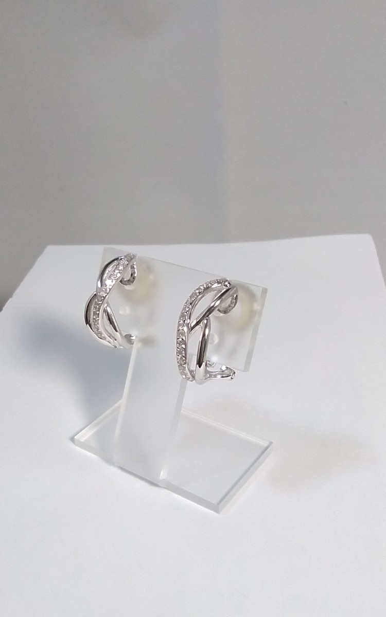 K18(WG)ダイヤイヤリング！0.40ct.。