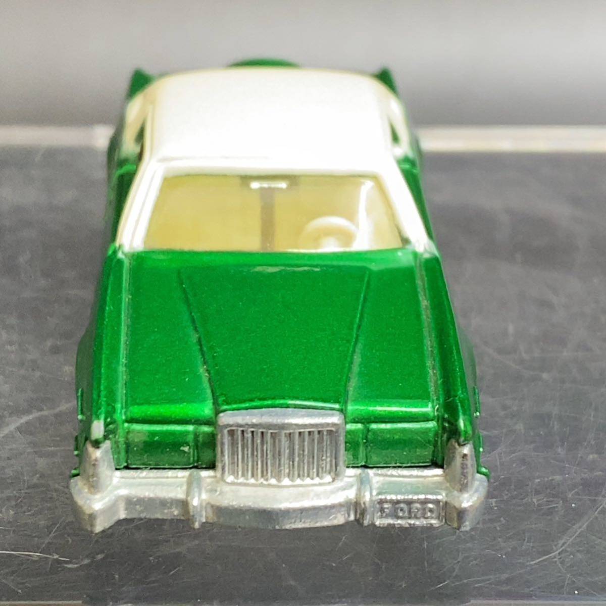 絶版 トミカ No.F4 1976年 日本製 フォード コンチネンタル マーク Ⅳ アメリカセット ギフト 単品 白緑 当時物 昭和レトロ 外車 希少_画像3