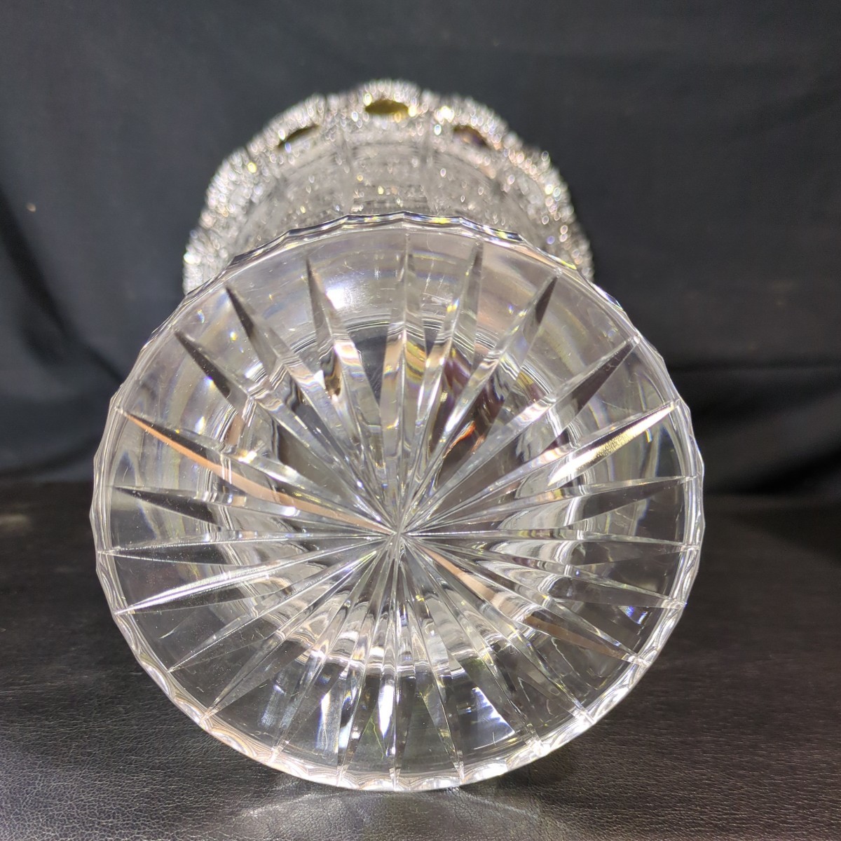 270特大 未使用品 神秘の輝き ボヘミアガラス ボヘミアフラワーベース フラワーベース ボヘミア クリスタルガラス 花瓶 高級フラワーベース_画像10