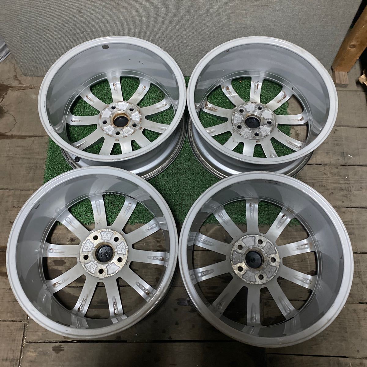 フォルクスワーゲン純正ホイール 17インチ 17×7J OFF;+49 +PCD;112-5H ハブ径;約53mm 傷あり、サビあり4本　_画像8