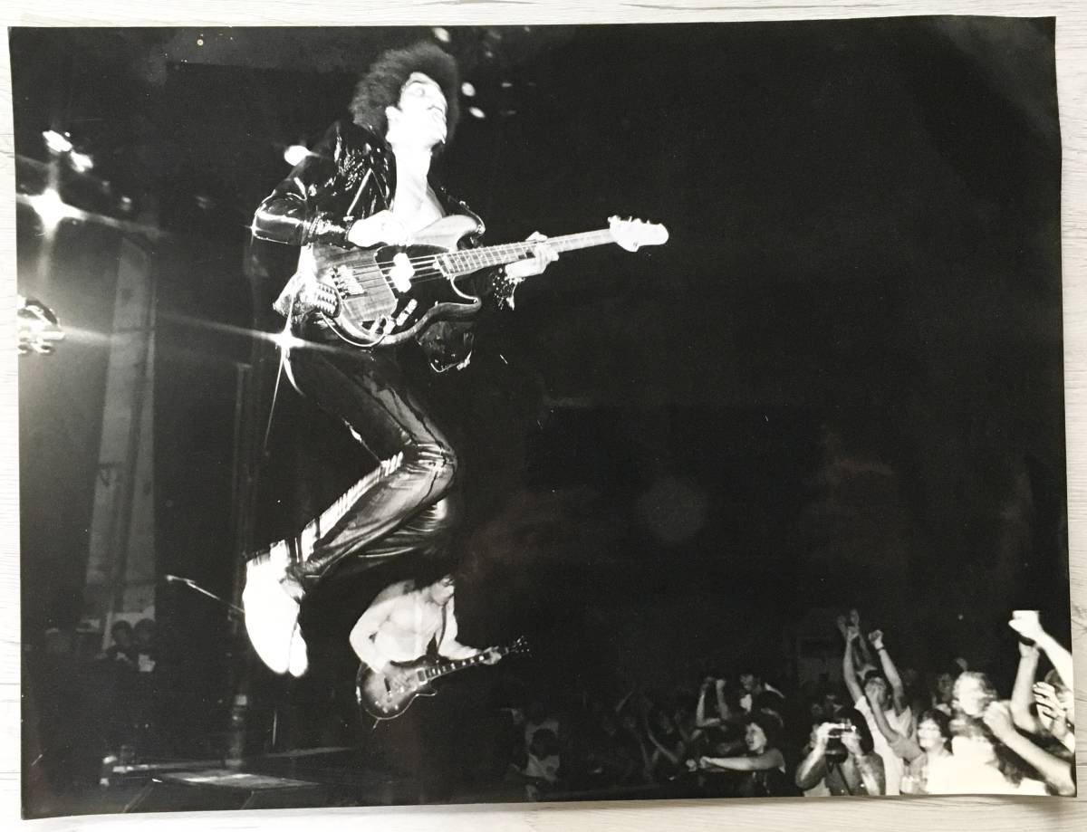 THIN LIZZY PHIL LYNOTT photograph country, use, period unknown 