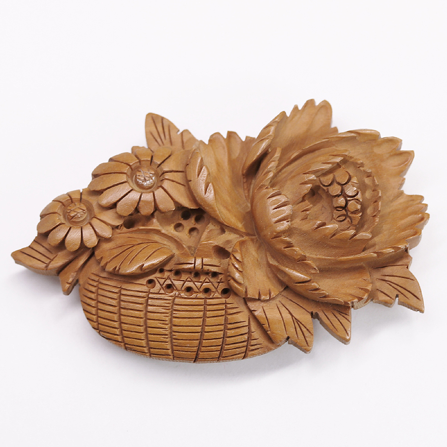 【開】-華やぐ和小物- 木彫 牡丹・菊の花篭 帯留め 和式装身具 AC248