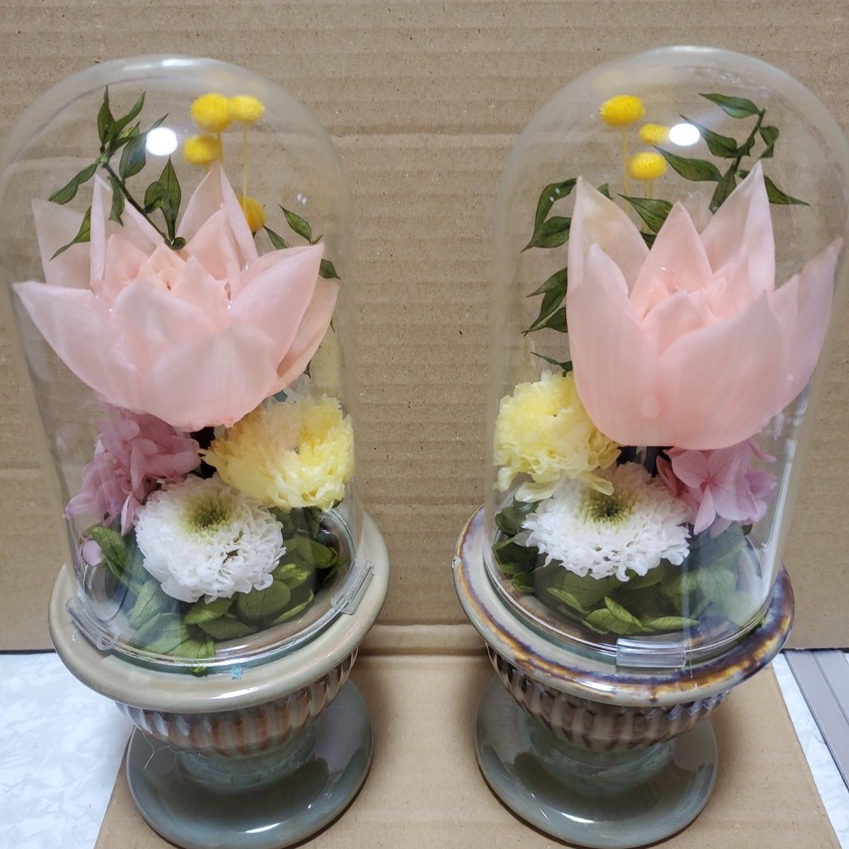 特選仏花　蓮の花　ガラスドーム　中サイズ　一対　造花無し　プリザーブドフラワー