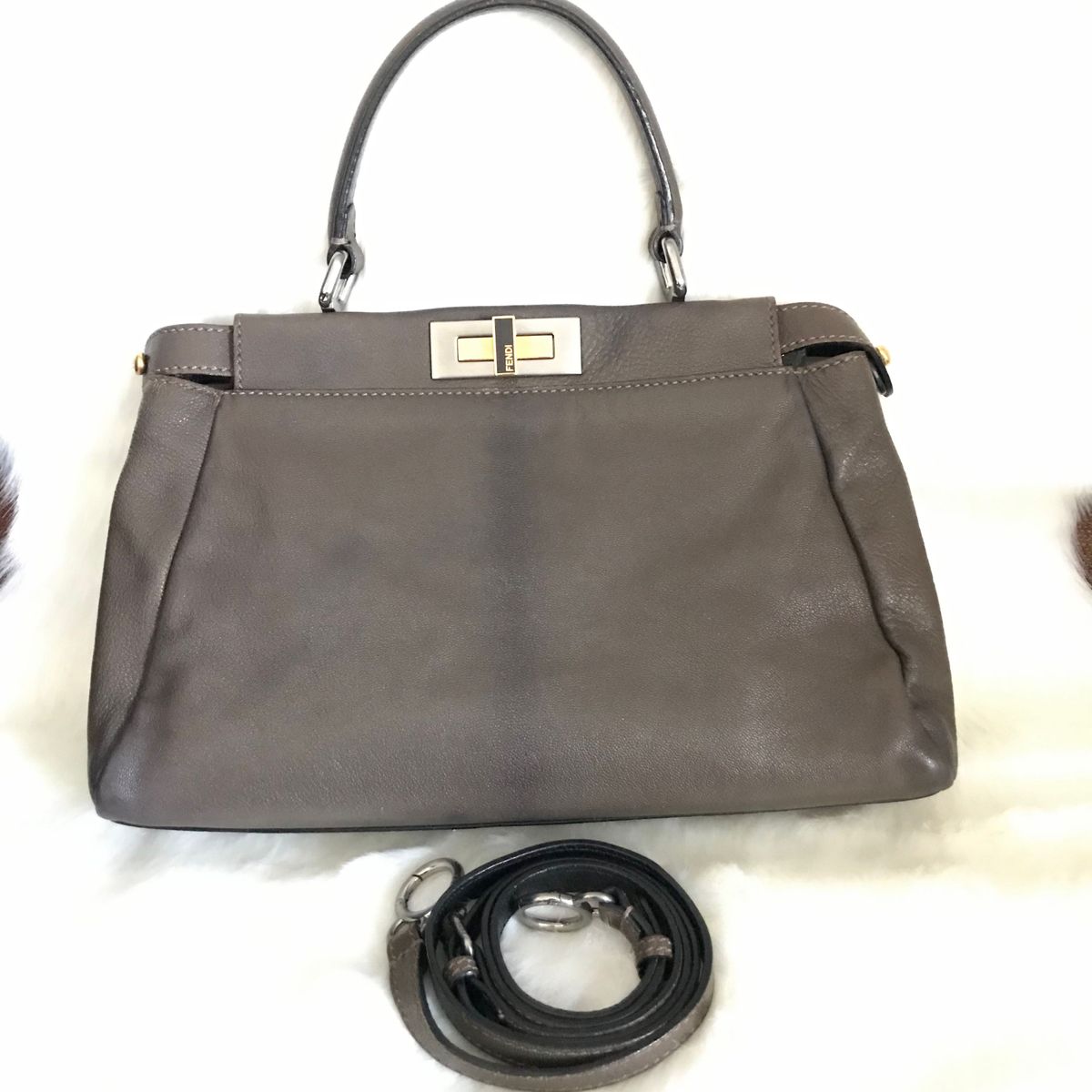 【定価の約70%オフ】美品 FENDI フェンディ ピーカブー ハンドバッグ ショルダーバッグ グレージュ レザー