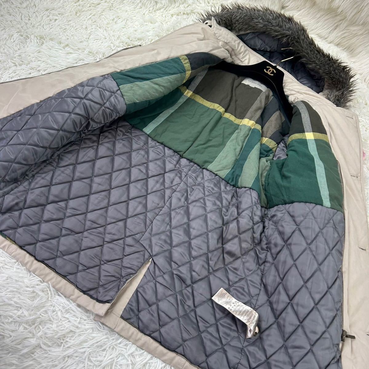 BURBERRY バーバリー 14Y 164cm メンズ 男性 ベージュ ダウンジャケット アウター 金具ロゴ入り 送料無料 人気モデル _画像3