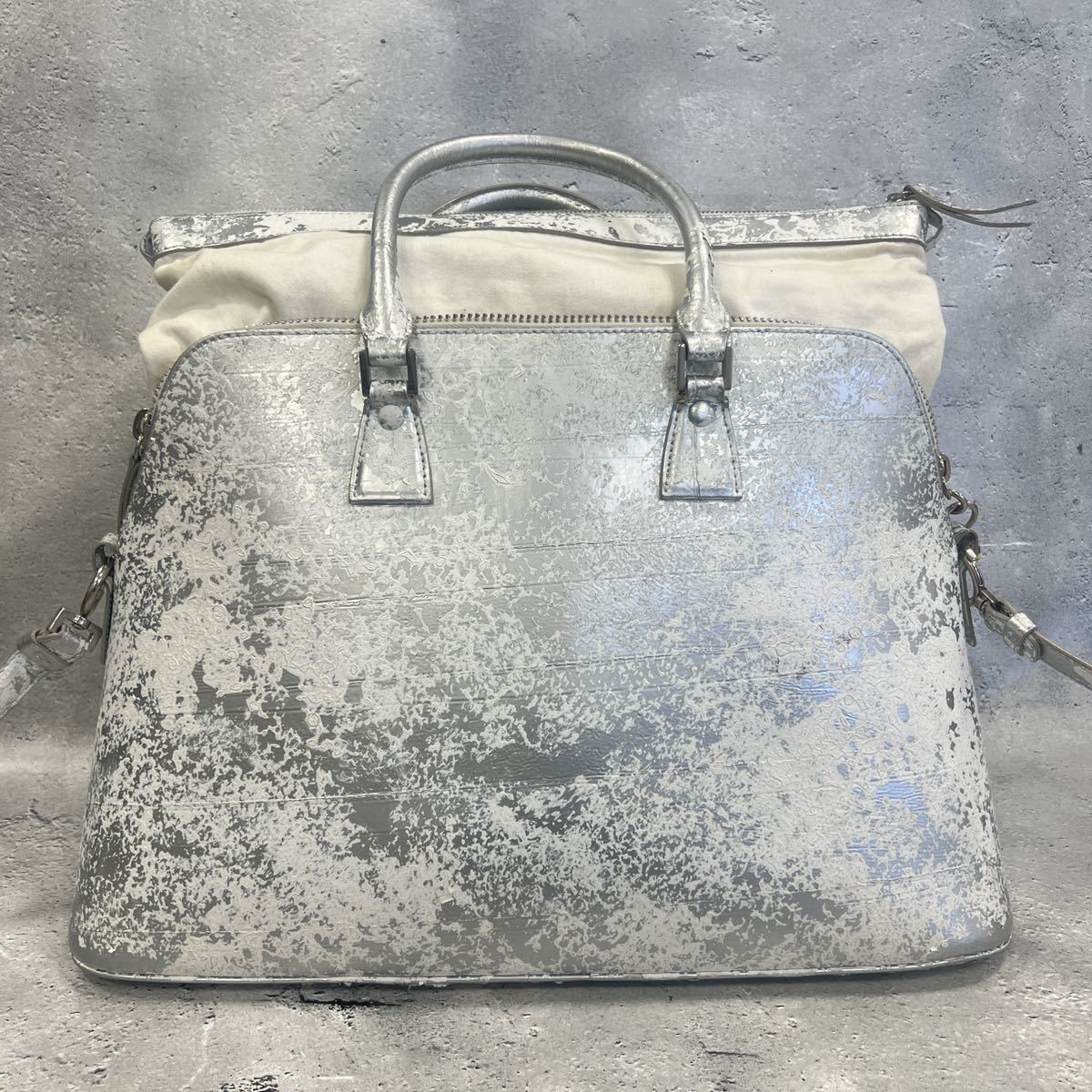 Maison Margiela マルジェラ 5AC 2WAYバッグ ハンドバッグ ショルダーバッグ シルバークラッシュ ペンキ ロゴ 超希少 S61WD0004 レザー_画像2