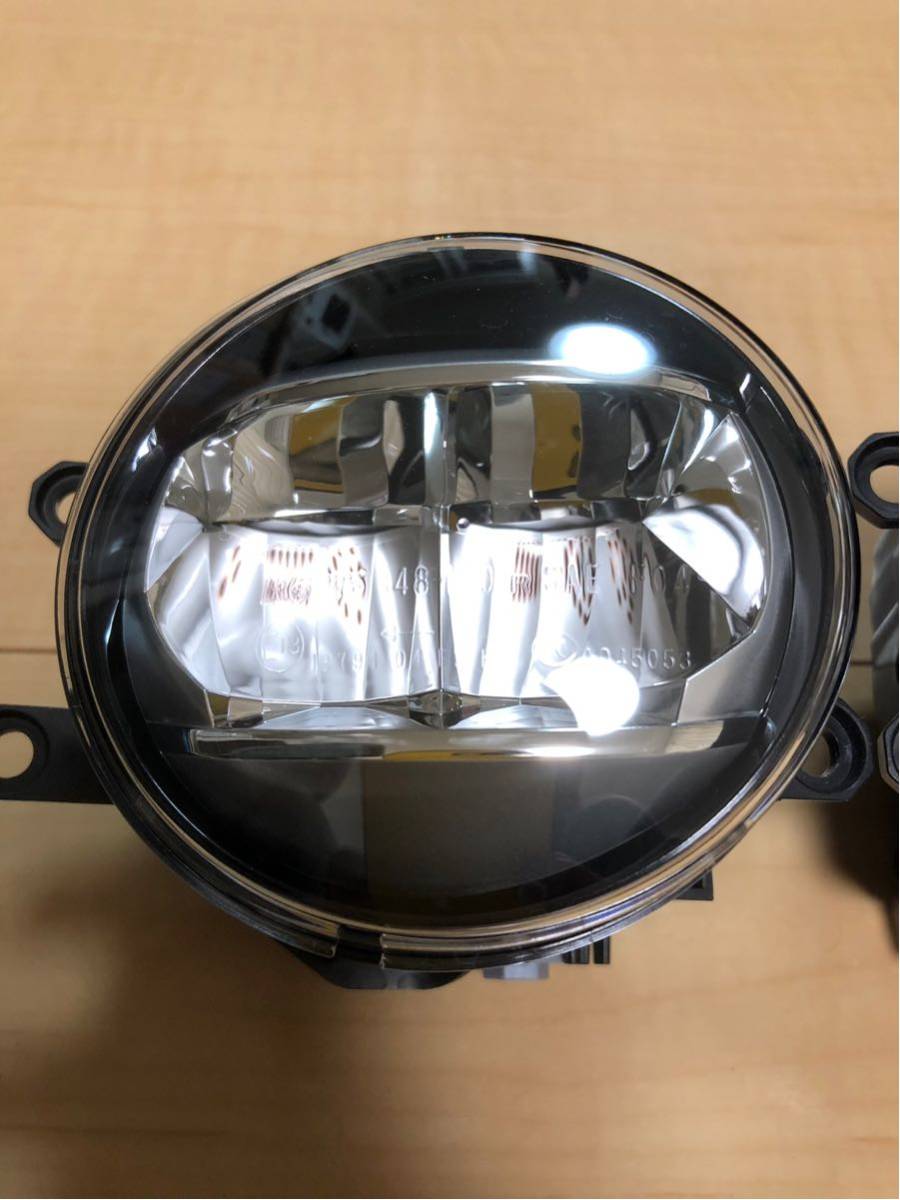 鷂60系列早期原裝霧燈LED美容用品 原文:ハリアー 60系前期 純正フォグランプ LED 美品