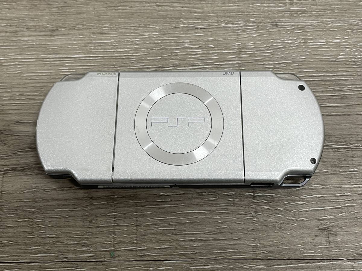 ☆ PSP ☆ プレイステーションポータブル PSP-2000 アイスシルバー 動作品 本体のみ Playstation Portable 6994_画像4